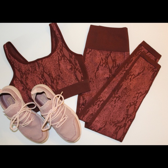 Pink comfy tennis shoes. Great for walking or gym workouts. Fabletics. - Picture 3 of 3